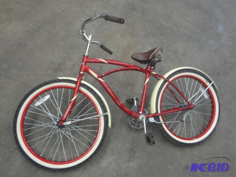 lot 19 image: Huffy Vintage Style Bicycle...