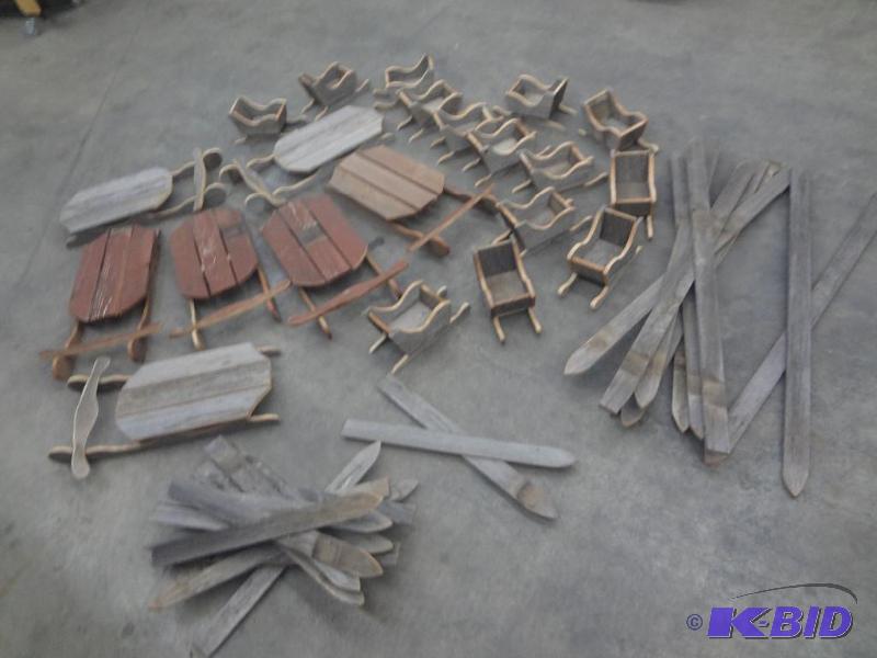 lot 21 image: Pallet Lot Of Salvaged Barn Wood Bu...