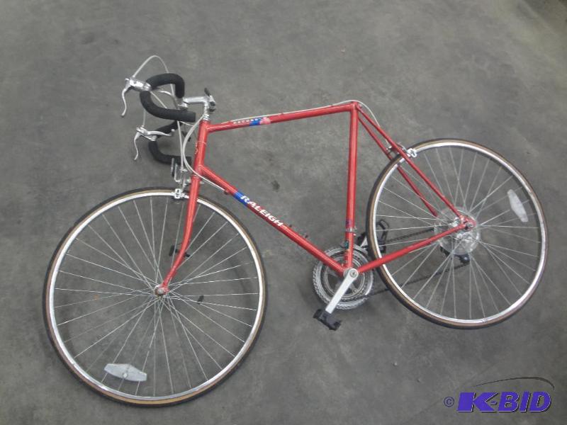 lot 25 image: Raleigh Record Bicycle--No Seat...