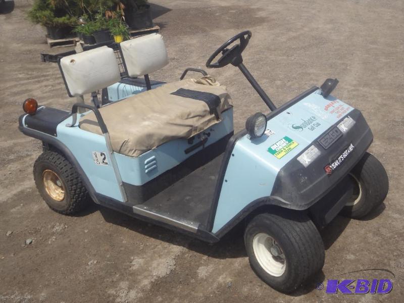 lot 4 image: E-Z-GO Gas Powered Golf Cart, Tail ...