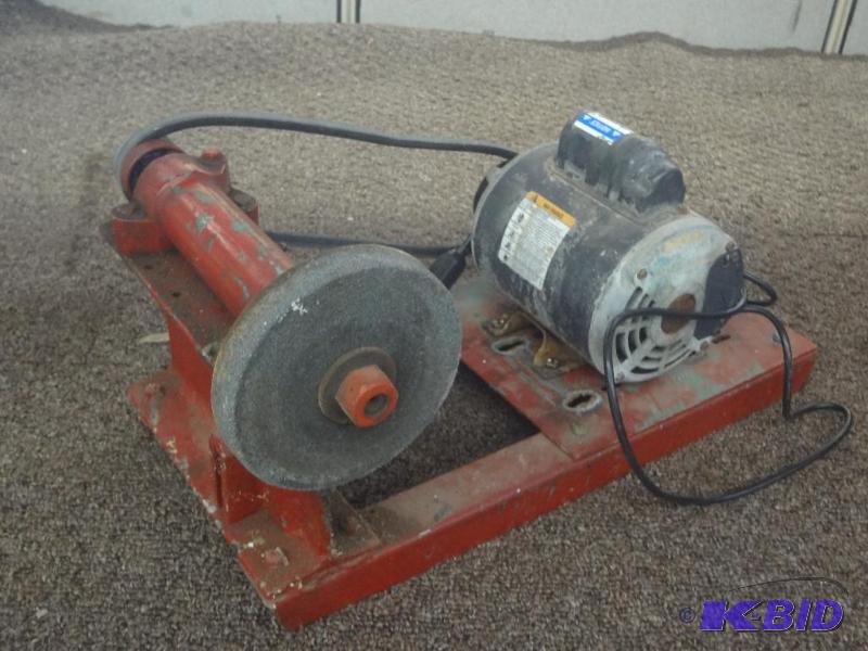 lot 42 image: 120Volt Electric Bench Grinder...