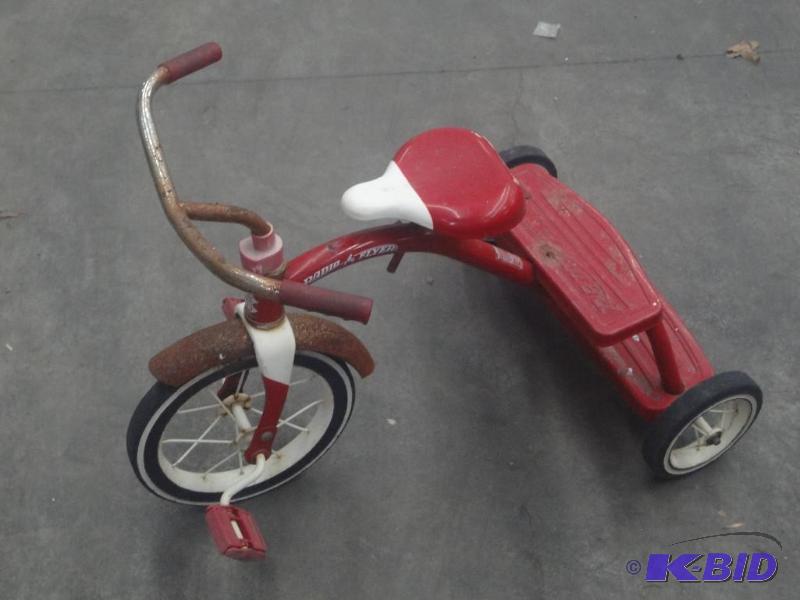 lot 61 image: Vintage Radio Flyer Tricycle...