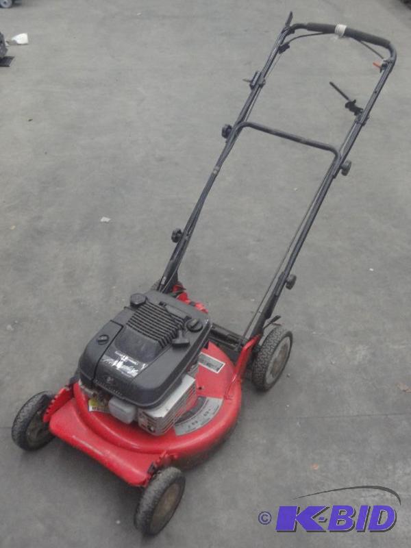 lot 70 image: 21" Self-Propelled 5.5HP Mower...