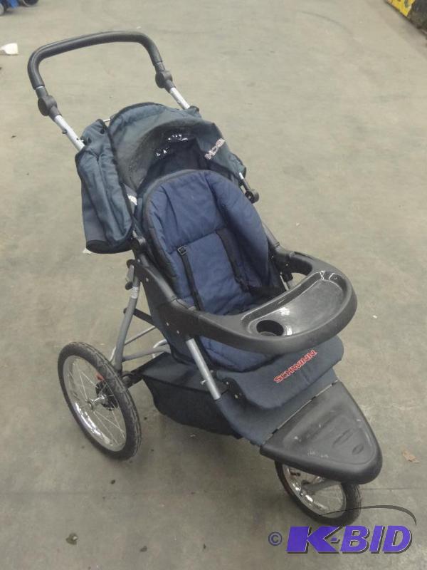 lot 71 image: Schwinn Jogging Stroller With Sunsh...