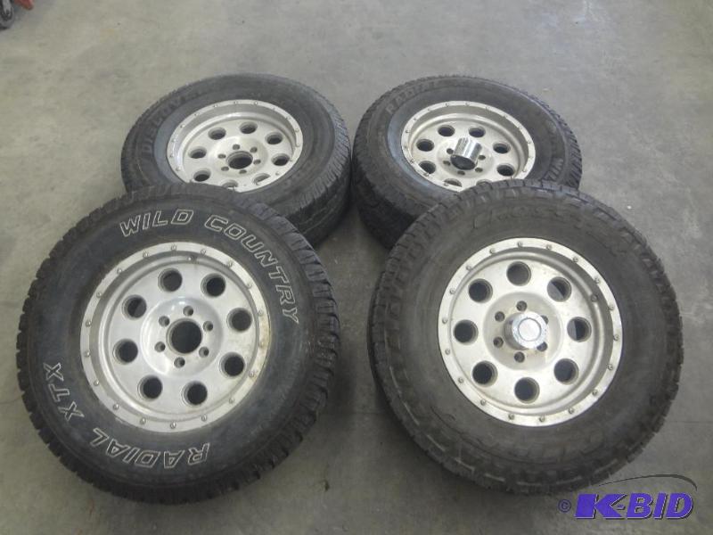 lot 73 image: (4) 17" 8-Lug Aluminum Rims Wi...
