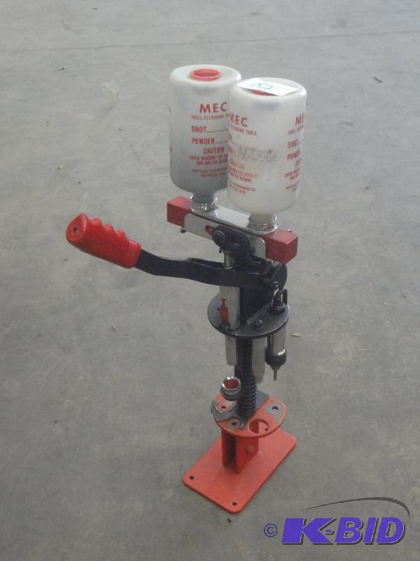 lot 82 image: MEC 12-Gauge Shotshell Reloader...