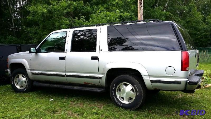 lot 1 image: 1997 Chevy Suburban