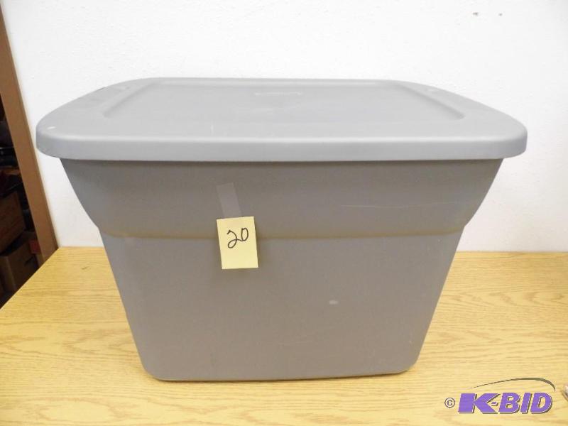 lot 20 image: Lot of 2 Totes