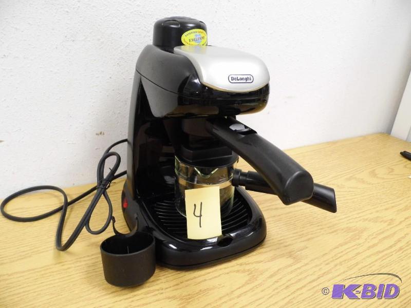 lot 4 image: DeLonghi Cappuccino Machine