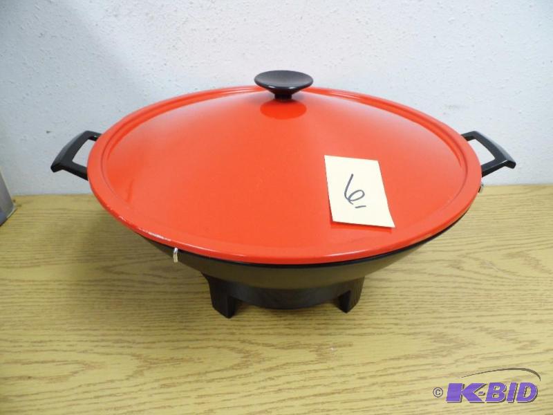 lot 6 image: West Bend Electric Wok