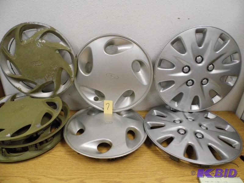 lot 7 image: 8 Assorted Wheel Covers