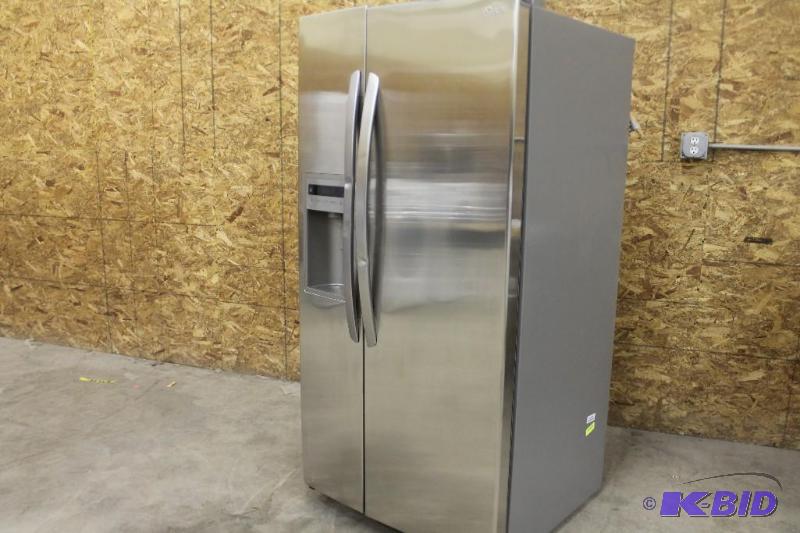 NEW LG LARGE CAPACITY SIDE-BY-SIDE REFRIGERATOR WITH ICE & WATER DISPENSER (FITS A 33 OPENING)
