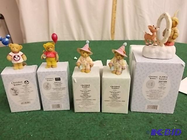 lot 13 image: Lot Of 5 Cherished Teddies 113511, ...