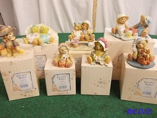 lot 17 image: Lot Of 7 Cherished Teddies 910775, ...