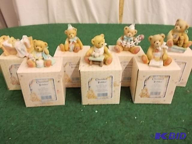 lot 18 image: Lot Of 7 Cherished Teddies 911348, ...
