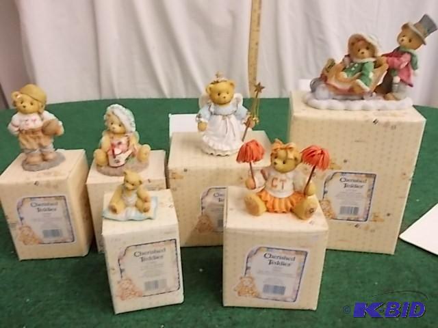 lot 19 image: Lot Of 6 Cherished Teddies 141178A,...