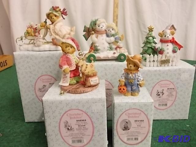 lot 2 image: Lot Of 5-Cherished Teddies 848565, ...