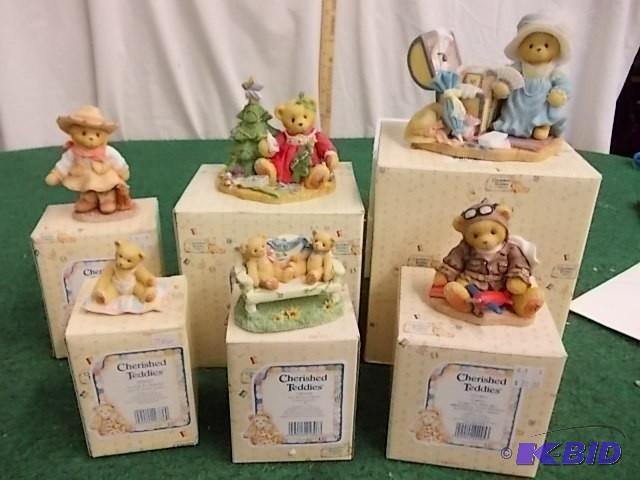 lot 20 image: Lot Of 6 Cherished Teddies CRT240, ...