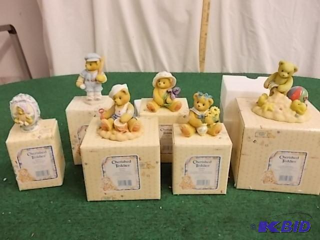 lot 21 image: Lot Of 6 Cherished Teddies 203432, ...