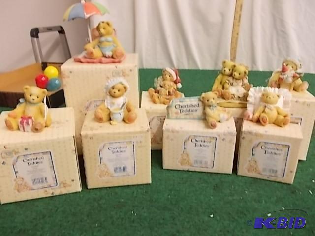 lot 22 image: Lot Of 8 Cherished Teddies 950572, ...