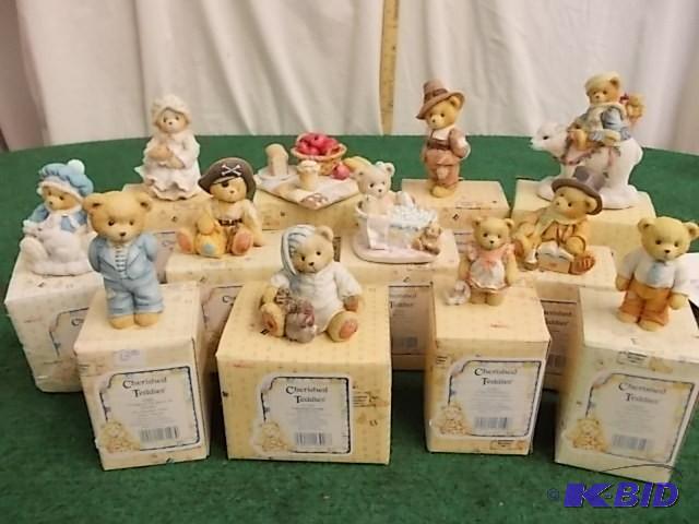 lot 24 image: Lot Of 12 Cherished Teddies 624829,...