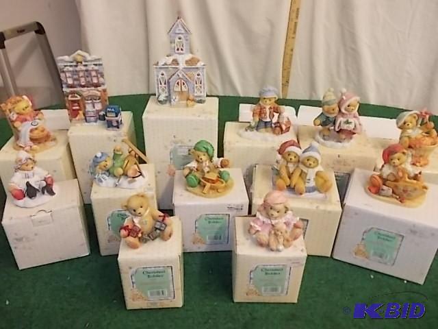 lot 26 image: Lot Of 13 Cherished Teddies 141194,...