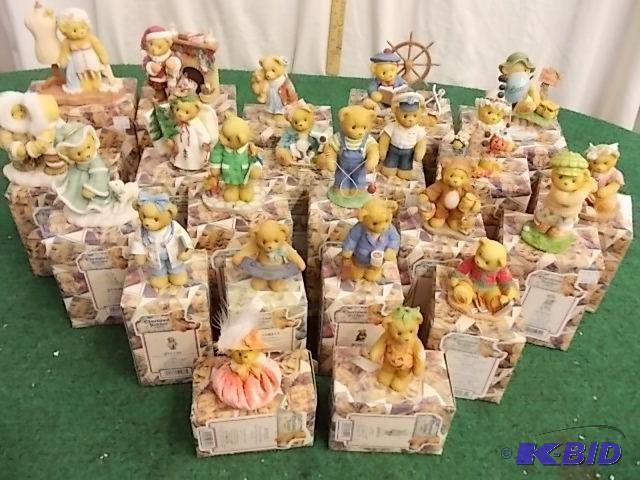 lot 30 image: Lot Of 22 Cherished Teddies 706698,...