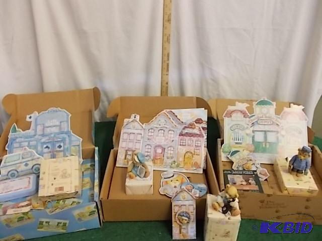 lot 32 image: Symbol Of Membership Gift Sets 1995...