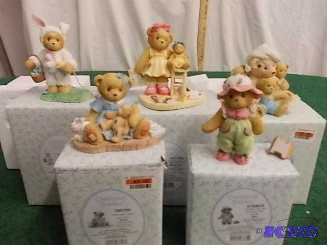 lot 8 image: Lot Of 5 Cherished Teddies 676845, ...