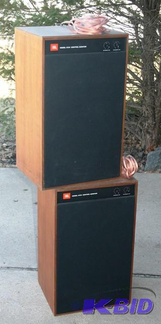 Speakers with wires. Very good shap...