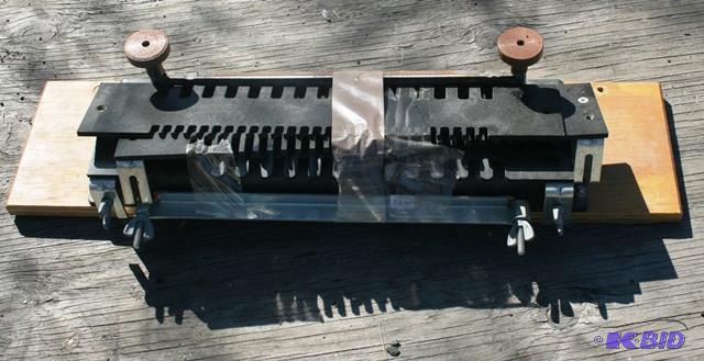 Dovetail template device on wood su...