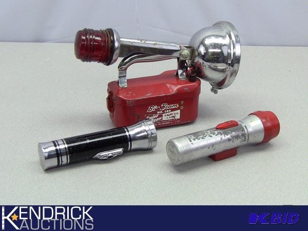 lot 14 image: Vintage Big Beam Beacon Lamp, and 2 Vintage Metal Flashlights