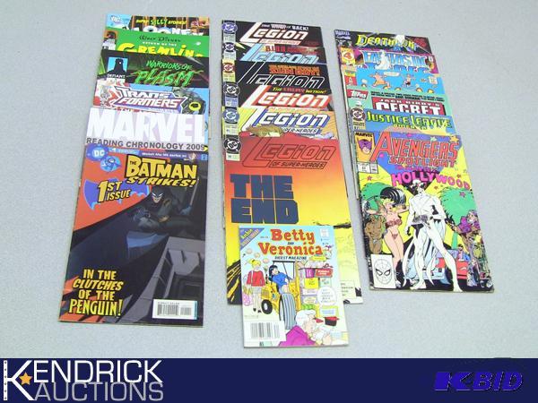 lot 21 image: Lot of 19 Collectible Comic Books