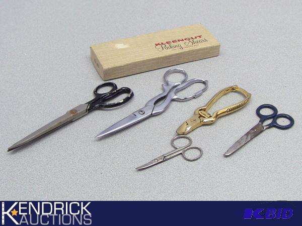 lot 24 image: Lot of Collectible Vintage Metal Scissors