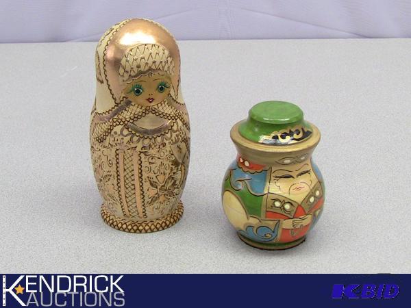 lot 38 image: Vintage Hand Painted Russian Nesting Doll Matryoshkas