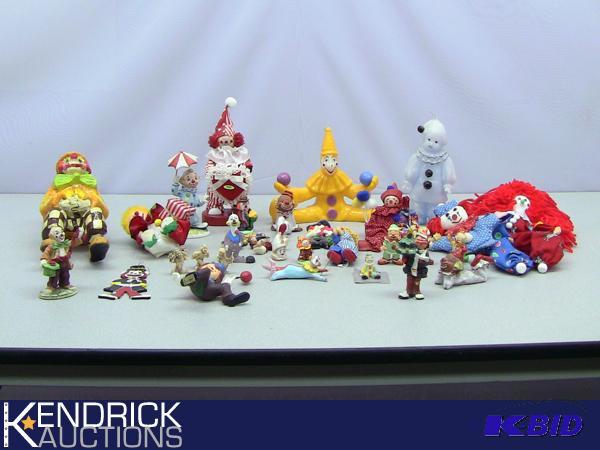 lot 39 image: Collection of Vintage Clowns