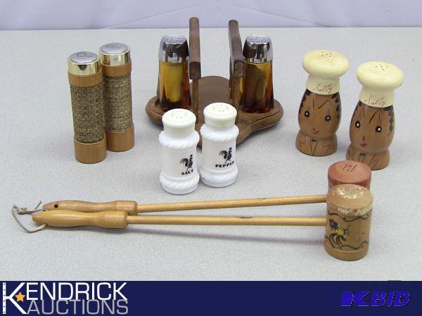 lot 47 image: Lot of Vintage Unique Collectible Salt and Pepper Shakers