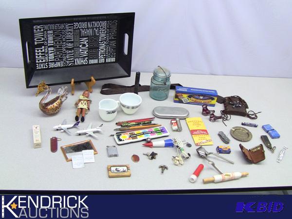 lot 50 image: Lot of Miscellaneous Collectibles