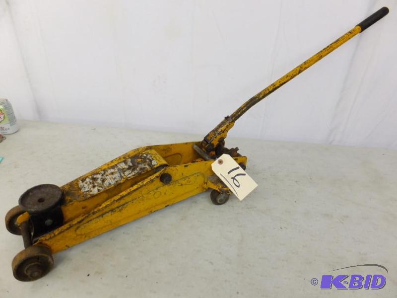 lot 16 image: Floor Jack
