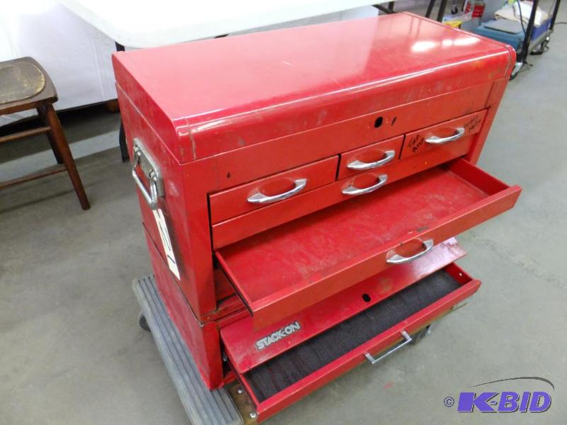 lot 21 image: Tool Chest
