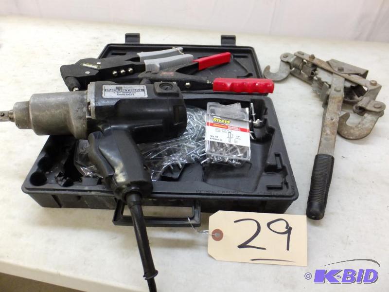 lot 29 image: Impact Wrench
