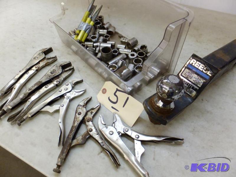 lot 51 image: Tools & Hitch
