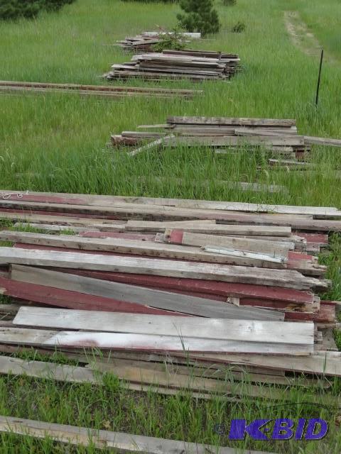 Selection of barn wood in many size...
