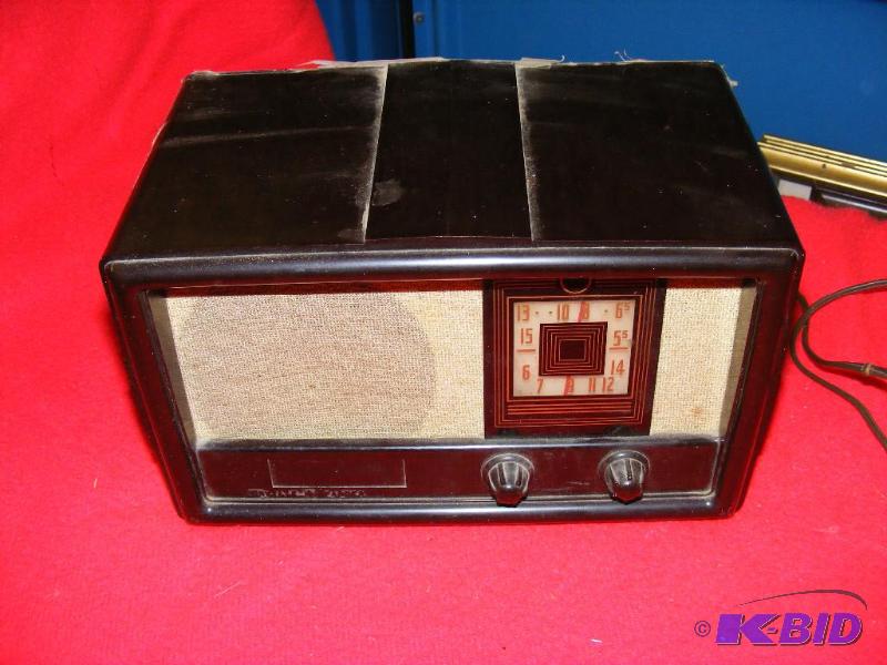 lot 221 image: Westinghouse Radio, plugged it in a...