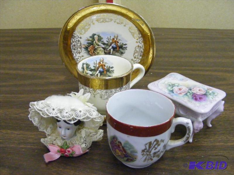 lot 240 image: Vintage CoffeeTea Cups Crest-o-gol...