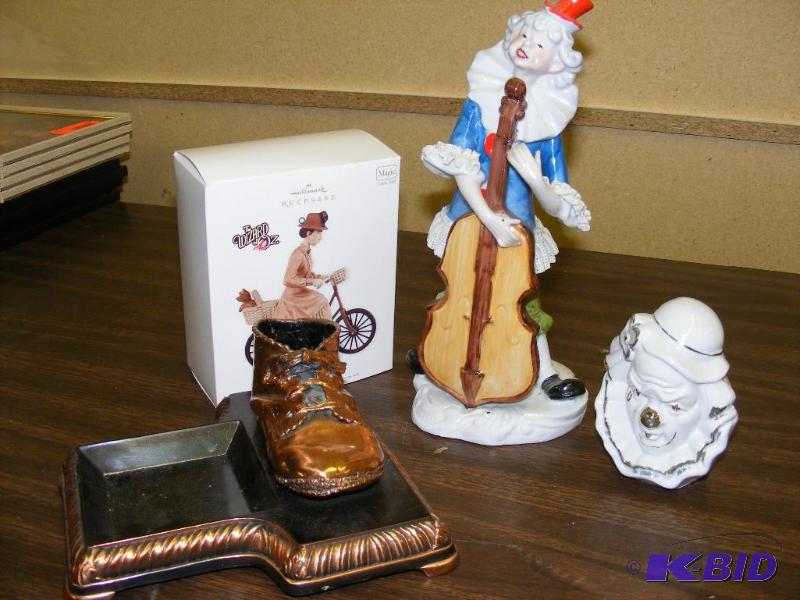 lot 241 image: Clown Figurines Bronzed baby shoe W...