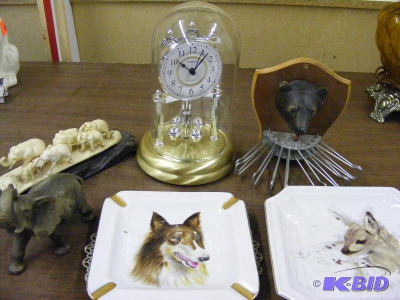 lot 266 image: Anniversary Clock, Bear Head Tie Ra...