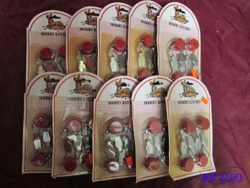 lot 152 image: Lot of 10 packages of reusable bott...