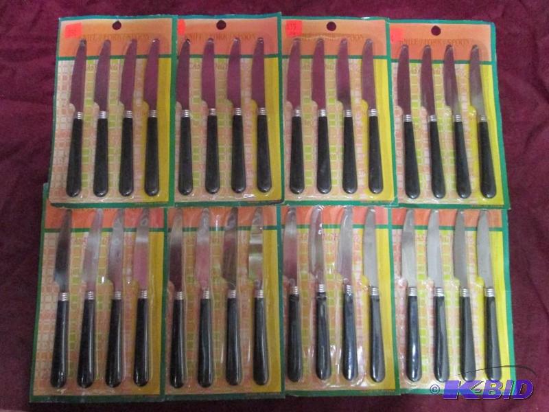 lot 206 image: Lot of 8 packages of tables knives ...
