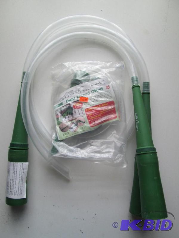 lot 25 image: Lot of 4 Lint Lizard vacuum cleaner...